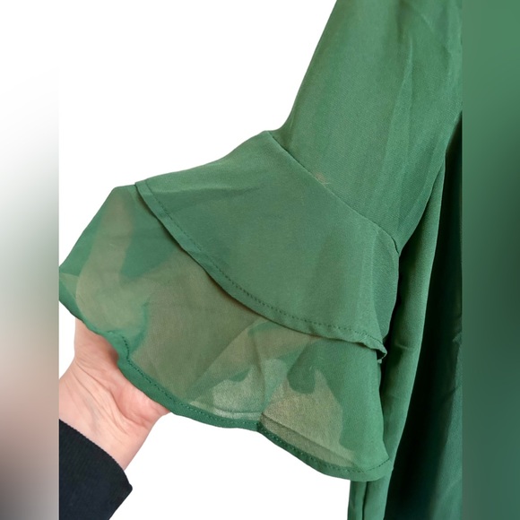 ANTHROPOLOGIE MONTEAU LOS ANGELES Ruffle Elbow Length Blouse Green M ✨LIKE NEW✨ - Picture 4 of 10